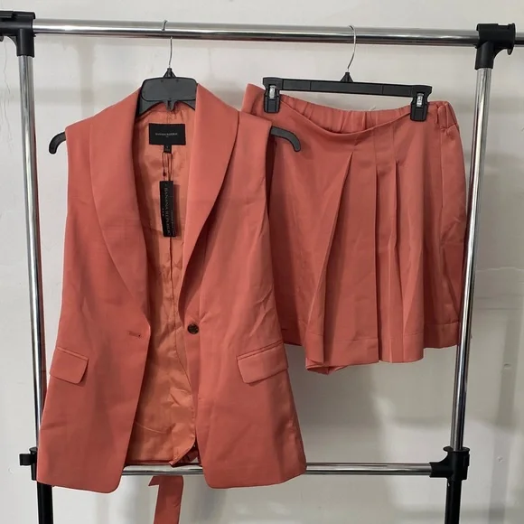 Banana Republic 2-Piece Coral Vest & Pleated Shorts Set Size 4 Top M Bottom - Picture 1 of 13